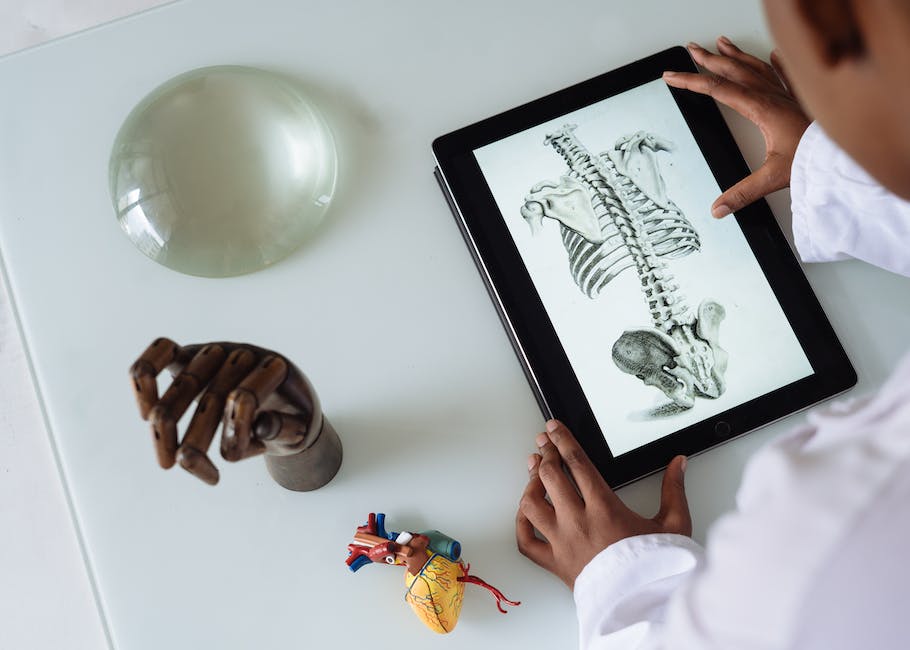 A person using a computer to learn about technology.